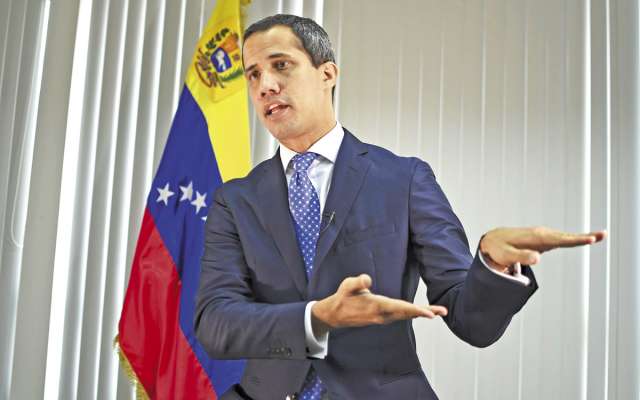 El líder opositor ofreció ayer una conferencia, ante acusaciones de corrupción. Foto: AFP