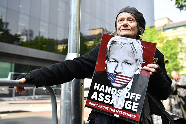 El fundador de WikiLeaks, Julian Assange, fue condenado el miércoles a casi un año de cárcel en Reino Unido. FOTO: AFP