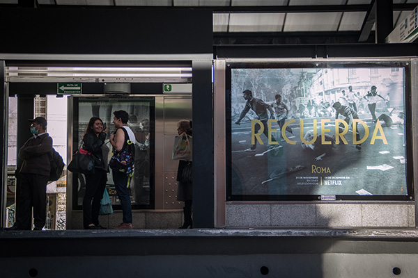 El policía entregó la bolsa a su jefe en la estación del Metrobús y quien procedió a ubicar al dueño para acordar la entrega en la terminal Buenavista. FOTO: CUARTOSCURO