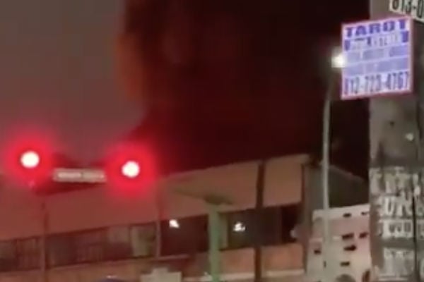 Reportan incendio de cuatro bodegas en Monterrey