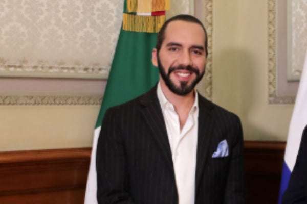 Nayib Bukele pide