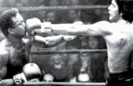 Mantequilla Nápoles sufrió una derrota ante Carlos Monzón, el 9 de febrero de 1974, en París