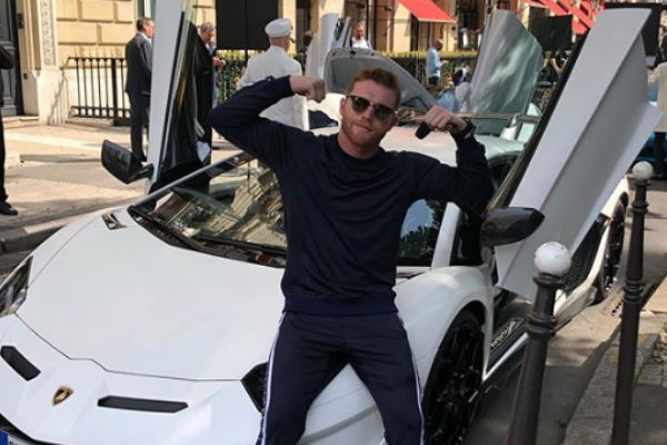 El Canelo Alvarez fue captado con otra mujer en Francia