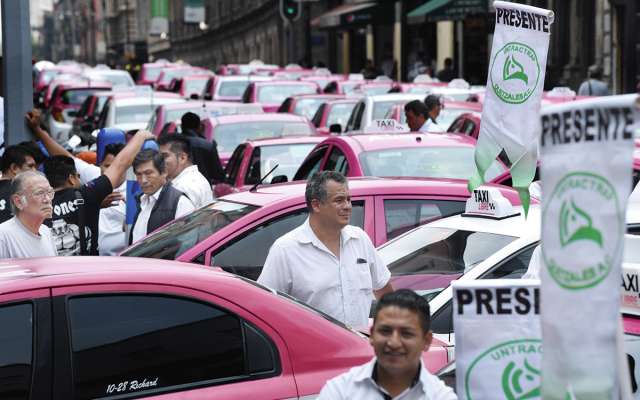 Miles de trabajadores del volante y concesionarios fueron llamados a manifestarse contra servicios como Uber.FOTO: LESLIE PÉREZ