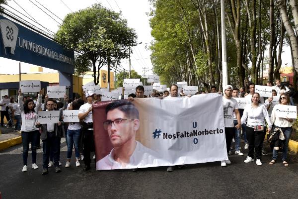 Los jóvenes graduados suspenderán su festejo. Foto: Archivo | Cuartoscuro