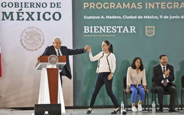 López Obrador respaldó la labor de
la jefa de Gobierno, Claudia Sheinbaum. FOTO: VÍCTOR GAHBLER