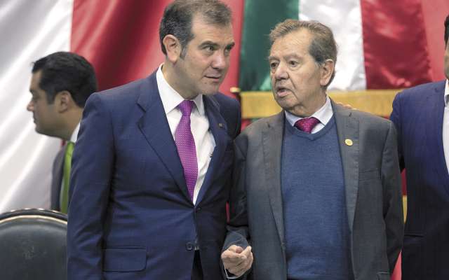 Lorenzo Córdova, presidente del INE, se reunió ayer con Porfirio Muñoz Ledo. FOTO:ESPECIAL