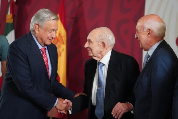 AMLO España exilio