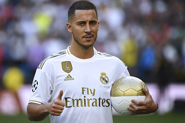 Este jueves fue presentado como nuevo refuerzo del Real Madrid. FOTO: AFP