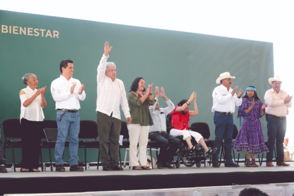 El Presidente visitó ayer dos ciudades de Chihuahua para entregar apoyos. Foto: Cuartoscuro