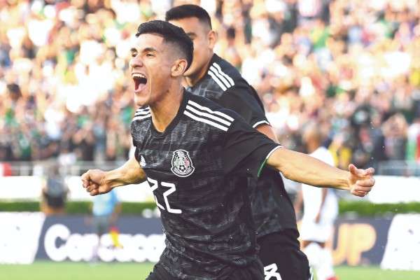 Uriel Antuna se presentó en el Tri con un triplete. Foto: AFP