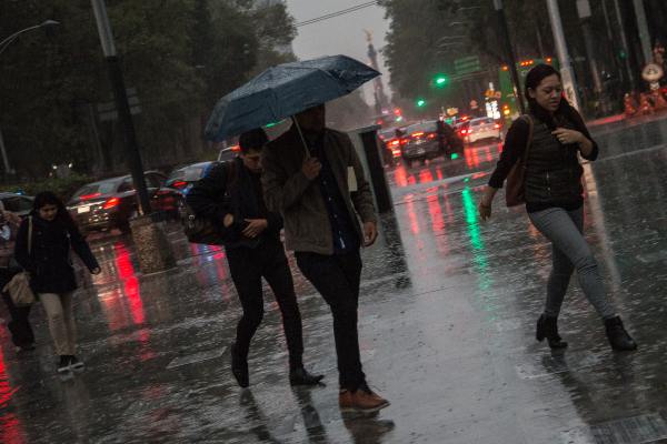Las zonas de tormenta se acompañan de actividad eléctrica y posible caída de granizo. Foto: Archivo | Cuartoscuro