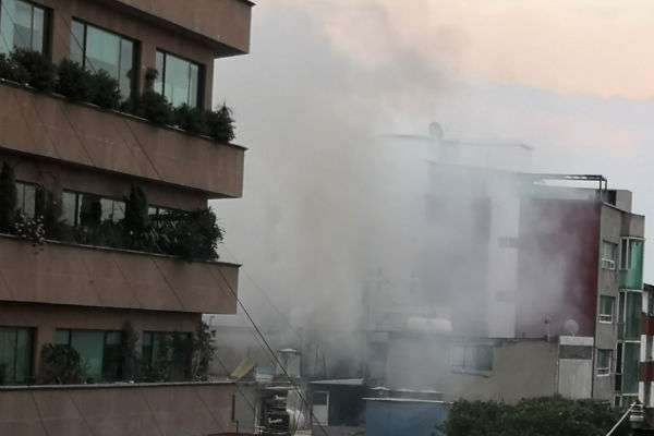 En el lugar se encuentran laborando elementos del Heroico Cuerpo de Bomberos de la Ciudad de México, brigadistas de Protección Civil. FOTO: ESPECIAL
