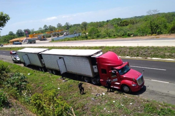 Rescatan a 45 migrantes más en Veracruz