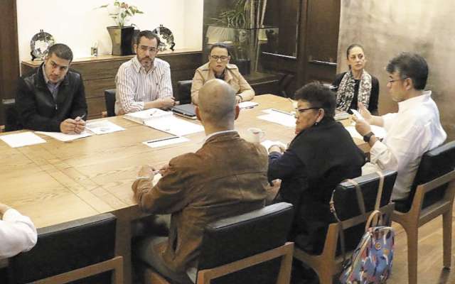 García Harfuch escuchó las instrucciones de Sheinbaum.FOTO: ESPECIAL