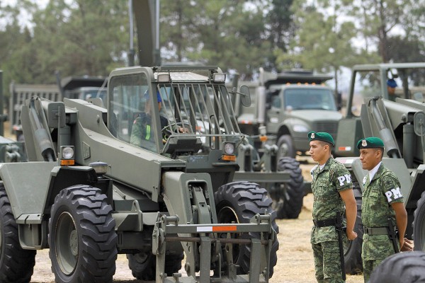 El colectivo pide se revise la ley para saber si el Ejército puede construir una obra civil. Foto: Notimex