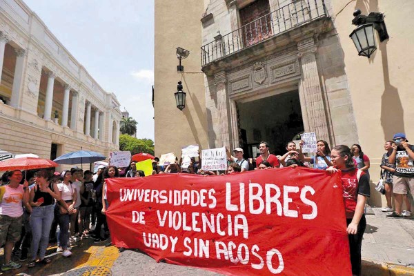 Un caso reciente de acoso sexual en la UADY impulsó a los alumnos a salir a las calles a protestar. Foto: Herbert Escalante