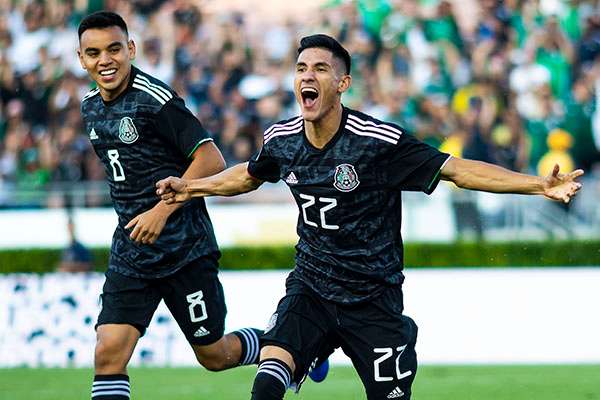 México se va a los vestidores con un gol de ventaja ante Canadá