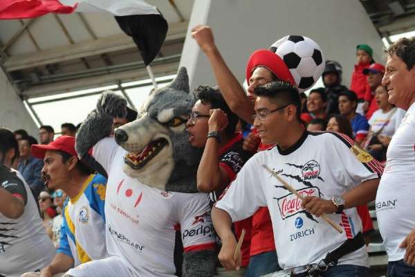 La afición de Lobos BUAP siempre ha sido fiel a su equipo. La Universidad se opone a la venta del equipo. Foto: Especial