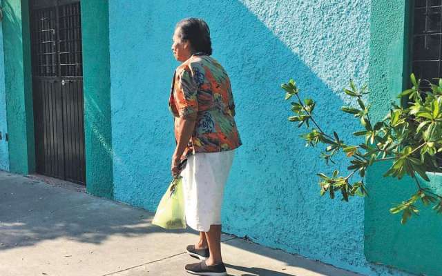 El programa estatal sólo da apoyo a quienes tienen de 60 a 64 años. Foto: Especial