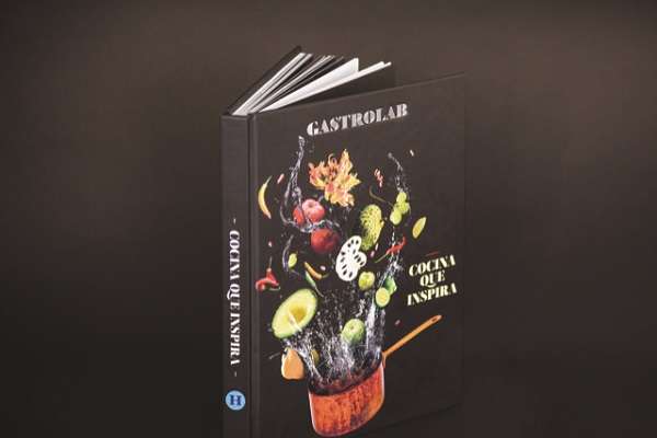 En el libro Cocina que inspira reunimos
a 16 chefs que dejaron por unos instantes
su contexto tradicional y se colocaron frente
a nuestra lente para, con humor, definir lo
que para ellos significa la gastronomía. Foto: DANIEL OJEDA