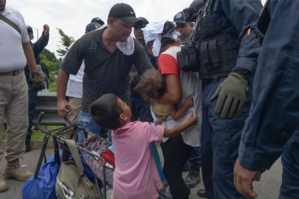 Niños detenidos en la frontera sur de México
