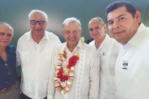 Andrés Manuel López Obrador estuvo ayer en Puebla para entregar apoyos de los Programas para el Bienestar. Foto: Cuartoscuro