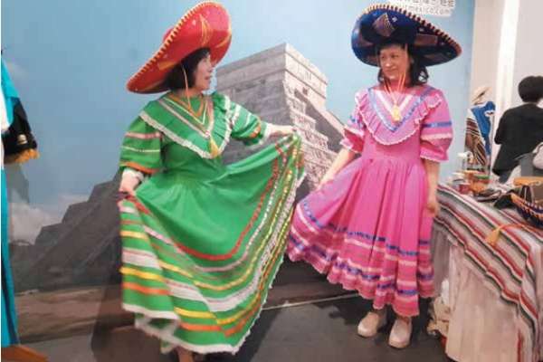 La embajada de México participó en las actividades del día del español. Foto: Lizeth Gómez de Anda