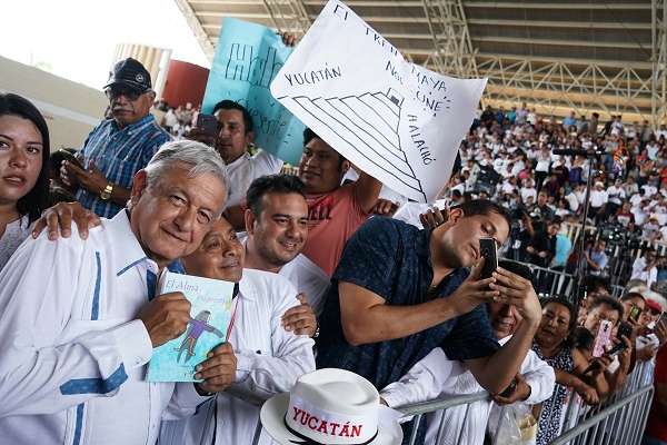 Andrés Manuel López Obrador, presidente de México, entregó apoyos de los Programas Integrales para el Bienestar. Foto: Notimex
