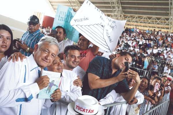 El presidente López Obrador realizó una gira de trabajo por el estado de Yucatán. Foto: Cuartoscuro