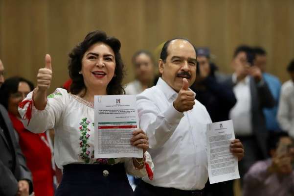 Ivonne Ortega recibió apoyo de una parte de los militantes del tricolor ayer en la sede nacional. Foto: Víctor Gahbler