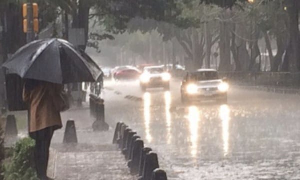 Las precipitaciones afectaron a nueve alcaldías previamente, alrededor de las 16:00 horas. Foto Especial