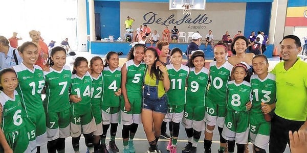 TRIUNFO. La cuadrilla de futbol femenil, de
Arcelia, ganó una medalla de plata. Foto: Especial