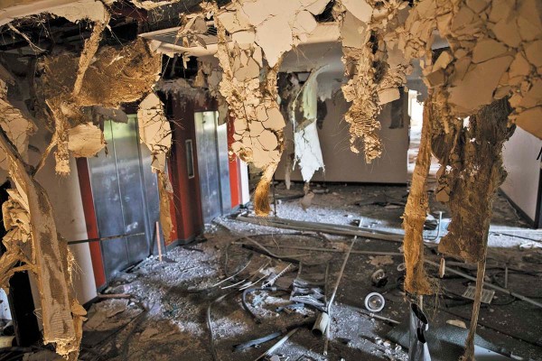 DAÑO. Una planta
del hotel Brisas en
Maracaibo, después de
sufrir un saqueo. Foto: AP