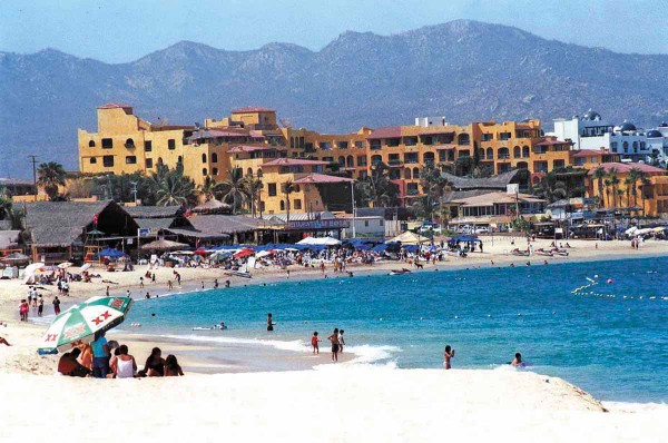En el pacífico mexicano no hay presencia de algas marinas mal olientes por lo que los viajeros buscan esas opciones. FOTO: CUARTOSCURO