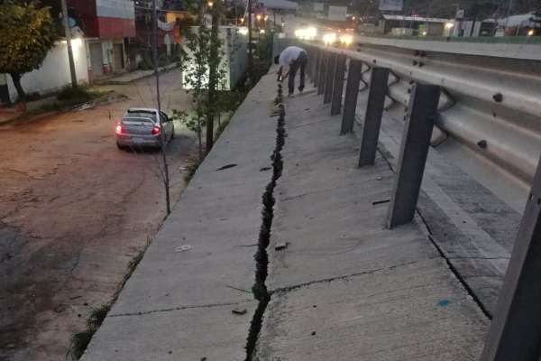 La Secretaría de Obras Públicas de Morelos aseguró que estará al pendiente del tema para garantizar la seguridad de las personas. Foto: @cowwhead1