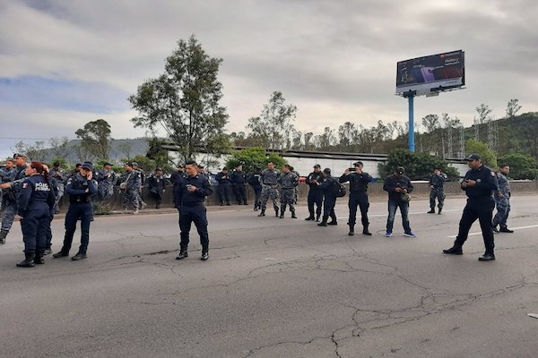 Bloqueo-Policia-Federal-Autopista-Mexico-Pachuca