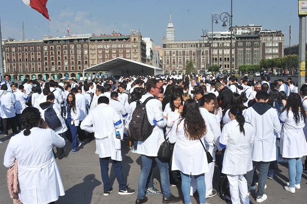 En México los de servicios de salud generan anualmente 187 millones de consultas generales, 41 millones de alta especialidad, 27 millones en urgencias, 1.5 millones de partos, 3.1 millones de intervenciones quirúrgicas y 4.5 millones de egresos hospitalarios. Foto: Cuartoscuro