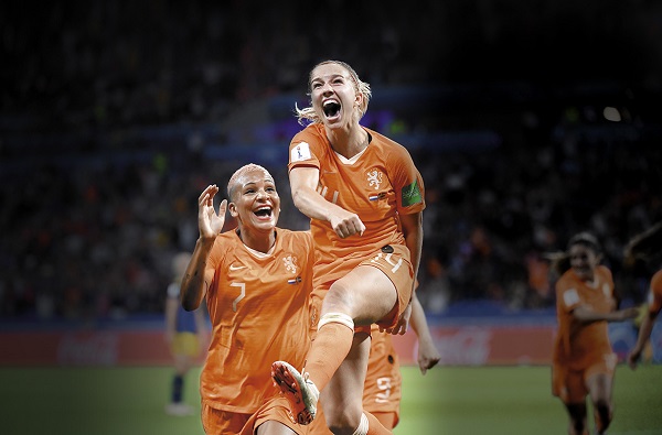 Jackie Groenen fue
designada la jugadora del partido por el tanto del triunfo. Foto: AFP
