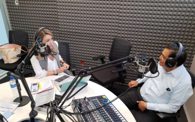 Juán Hugo de la Rosa en entrevista con Blanca Becerril. FOTO: ESPECIAL