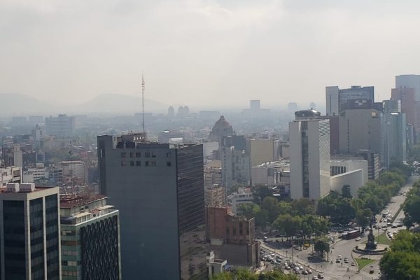 La dependencia recomendó a las personas sensibles a la contaminación, limitar esfuerzos prolongados al aire libre. Foto: Especial