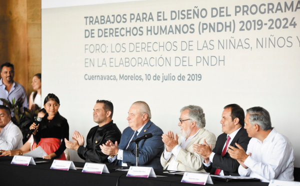 REUNIÓN. Blanco inauguró el foro Los Derechos de las Niñas, Niños y Adolescentes. Foto: Especial.