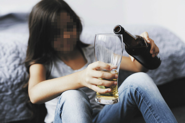 La OEA alerta sobre la necesidad de intervenir pronto ante casos de alcoholismo en niños. Foto: Especial.