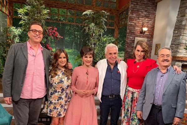 ¿Qué pasó “ya salió del closet”?, pregunta Enrique Guzmán a Daniel Bisogno. Foto: Especial.