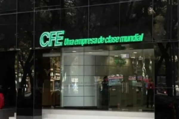 Bartlett destacó los cambios realizados en sectores estratégicos de la CFE. Foto Especial