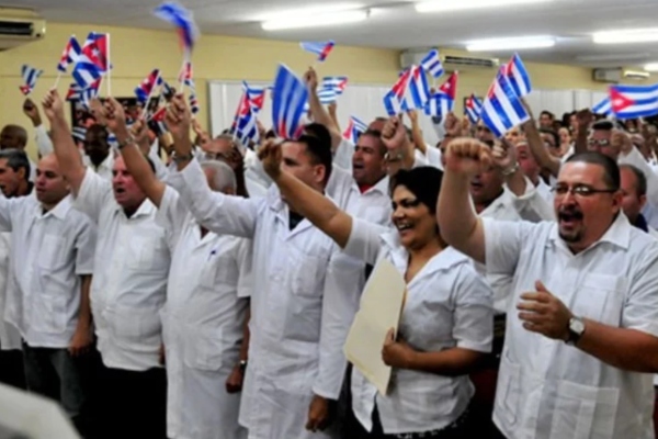 En el marco de la visita de la delegación cubana hubo reuniones con funcionarios de la Secretaría de Salud. Foto Especial