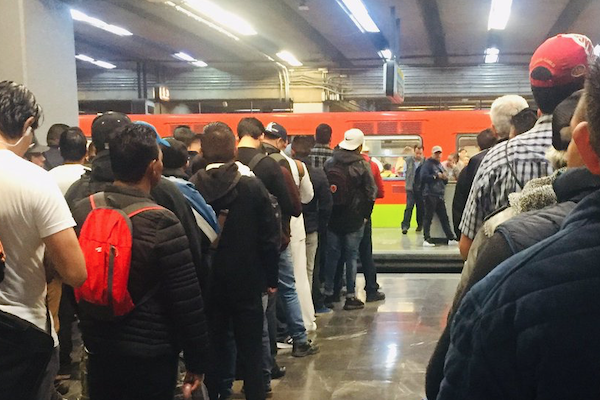 Metro-retrasos-marcha-lenta-lluvia-CDMX