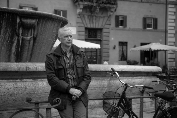 El escritor, poeta y editor, su verso es de libertad, no escribe por una necesidad de entregar un poema cada semana. Foto: Pablo Esparza