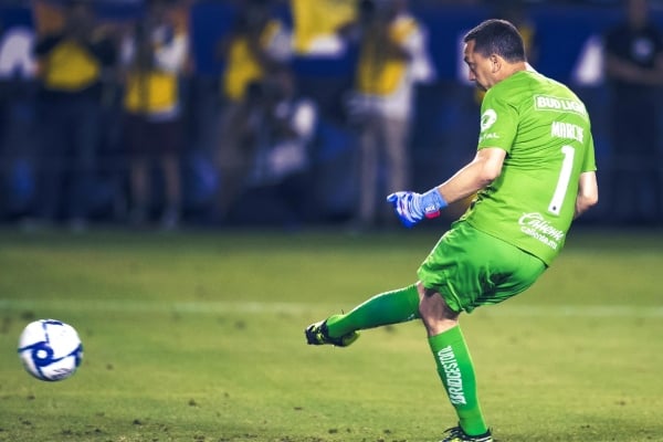 El héroe de la noche tienen nombre y apellido: Agustín Marchesín. Foto Mexsport