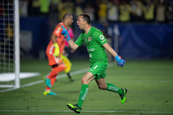 EN LA CIMA. El portero argentino Agustín Marchesín marcó el último cobro en la definición por penales. Foto: Mexsport.